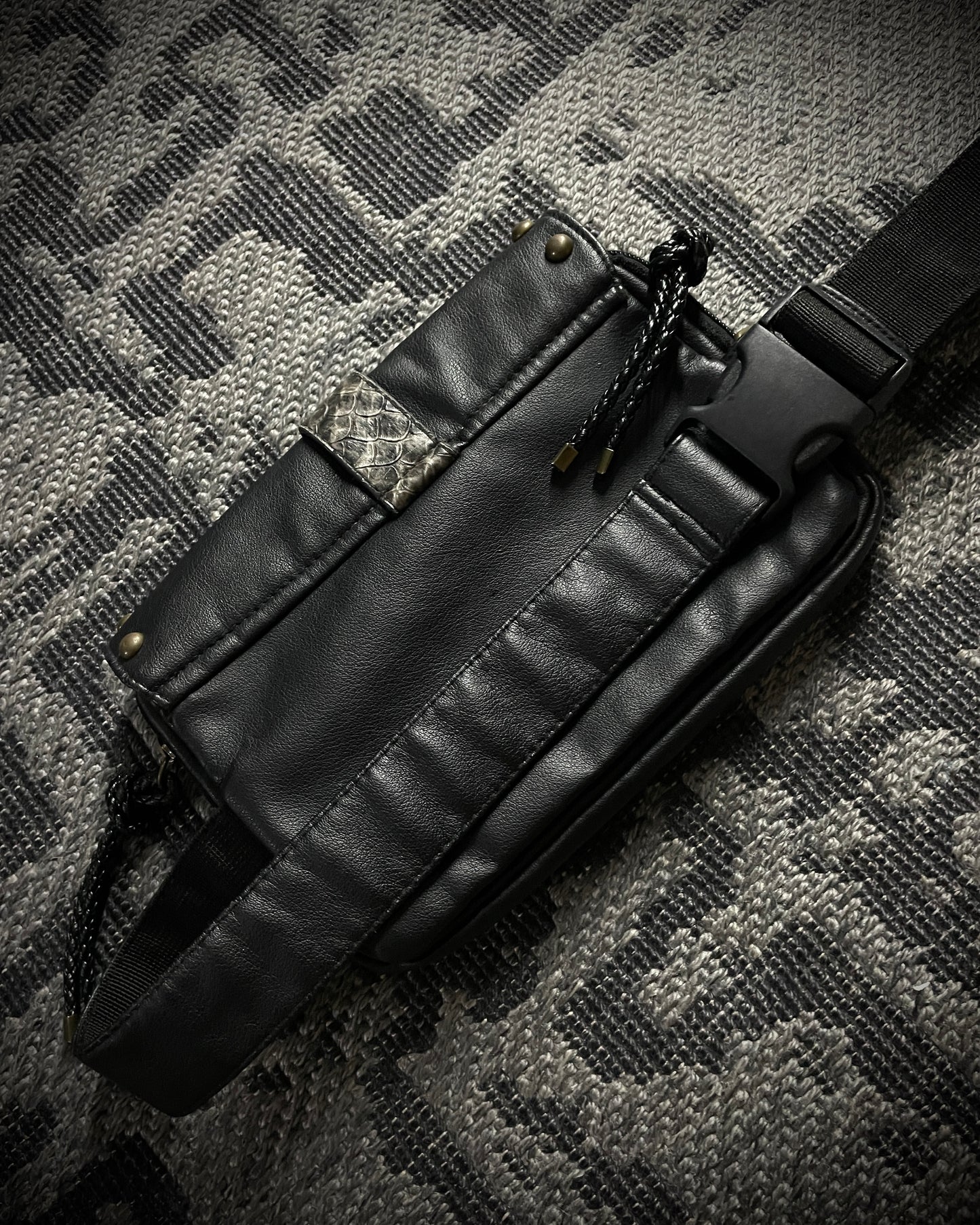 Tornado Mart Snake Buckle Waist Bag